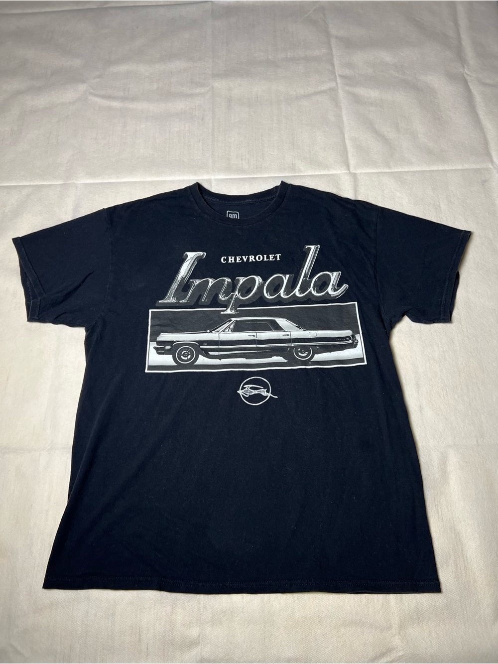 Chevrolet Impala cotton t-shirt with white graphic of a classic car, size L